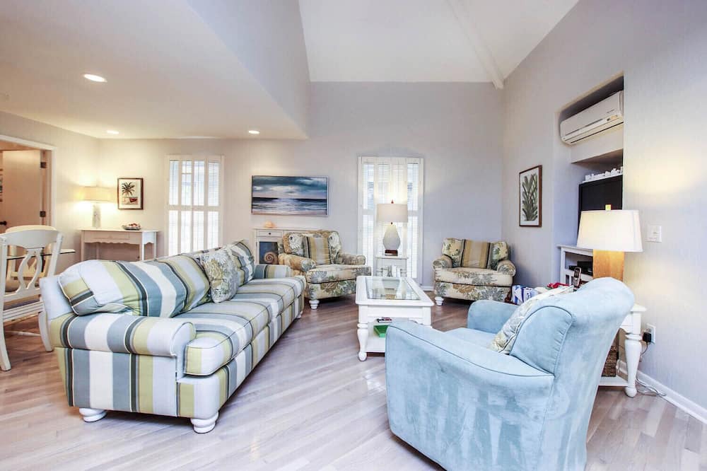 Photo of Livingroom in Captiva