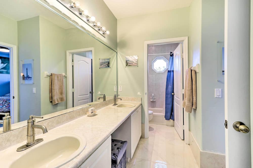 Photo of Bathroom in Tamiami