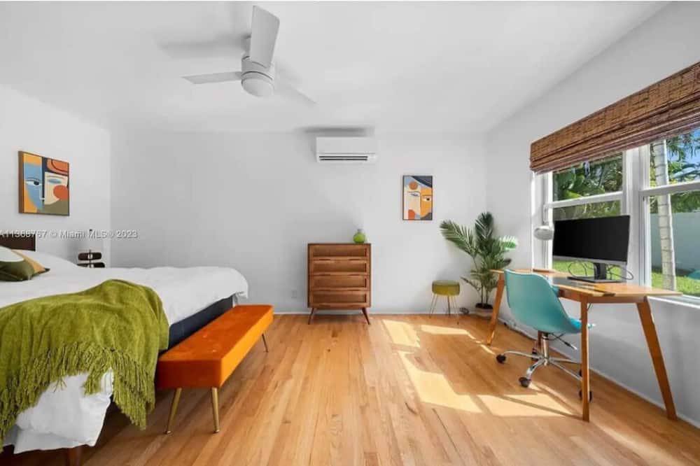 Photo of Bedroom in Hendricks and Venice Isles