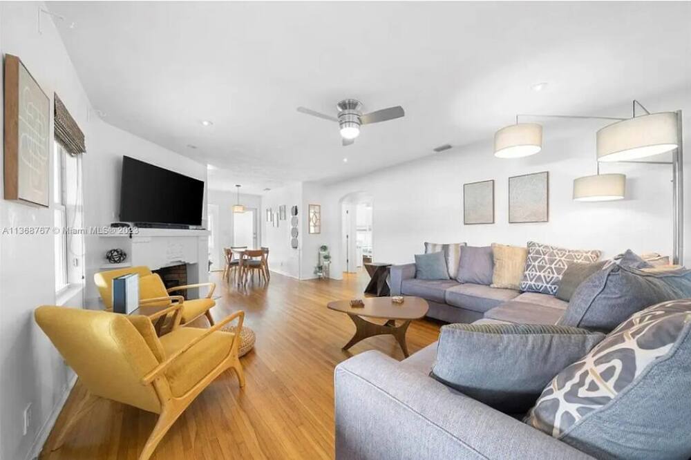 Photo of Bedroom in Hendricks and Venice Isles