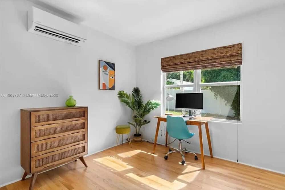 Photo of Bedroom in Hendricks and Venice Isles