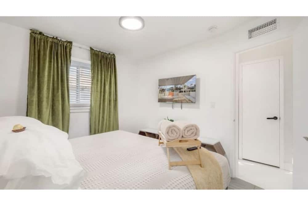 Photo of Bedroom in Melaleuca Gardens