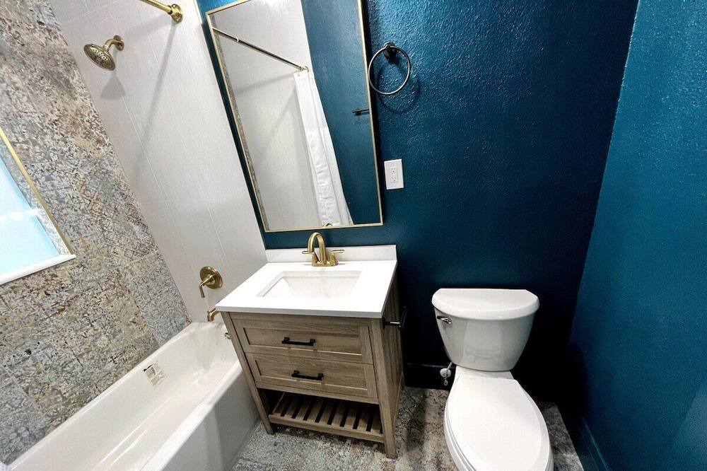 Photo of Bathroom in Smith's Memento