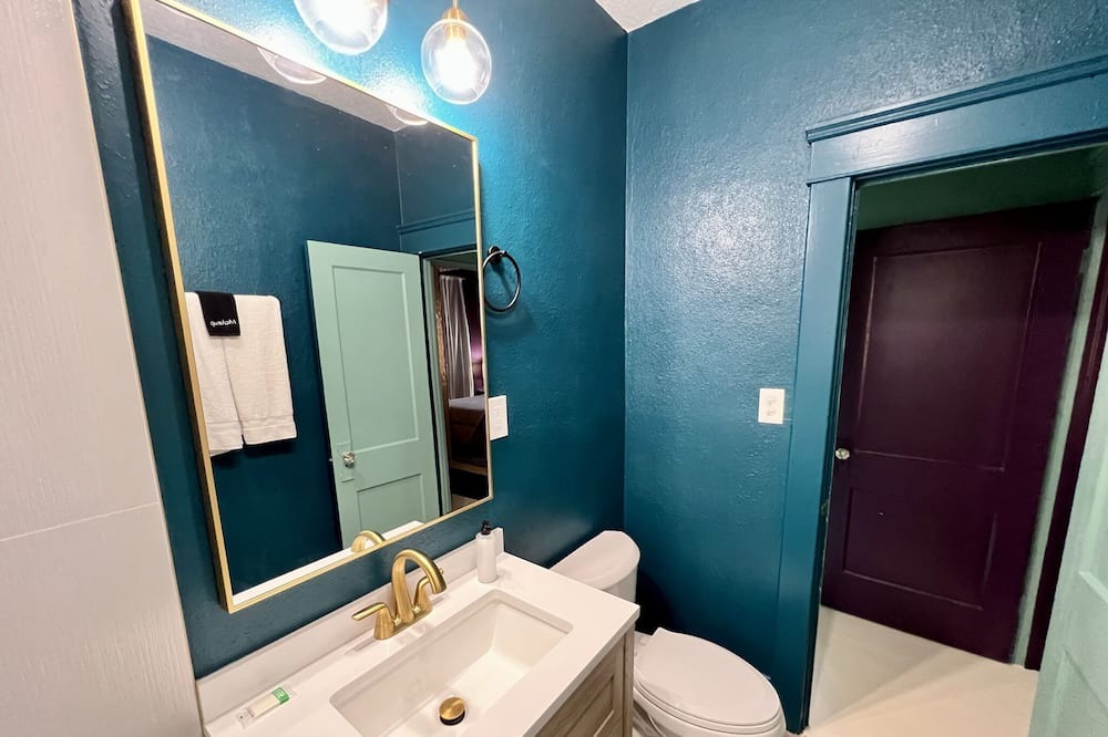 Photo of Bathroom in Smith's Memento