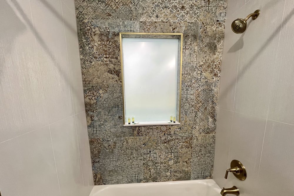 Photo of Bathroom in Smith's Memento