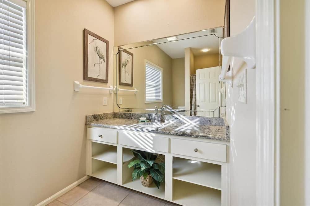 Photo of Bathroom in Treasure Beach Village
