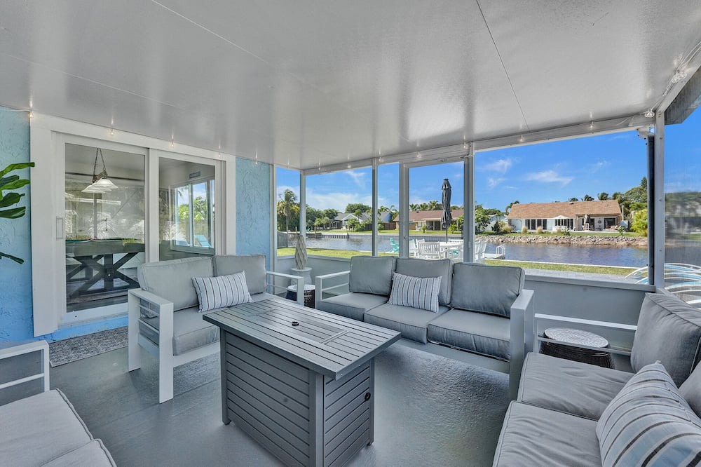 Photo of Patio Balcony in Tropic Palms