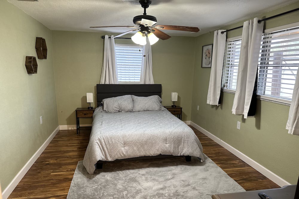 Photo of Bedroom in Forest Hills East