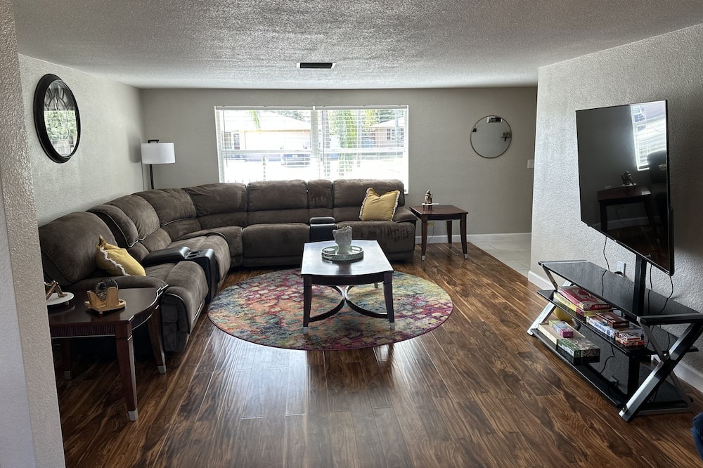 Photo of Livingroom in Forest Hills East