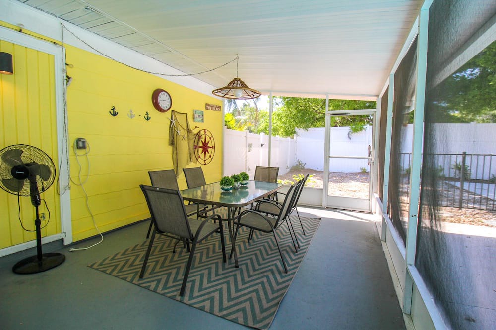 Photo of Outdoor in Harbor Hills
