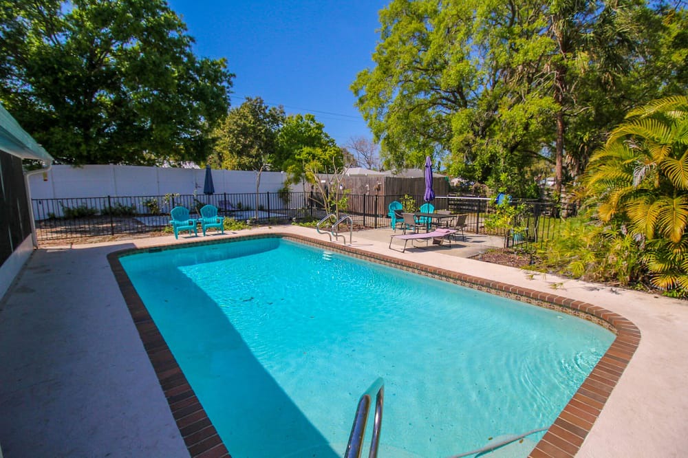 Photo of Outdoor in Harbor Hills