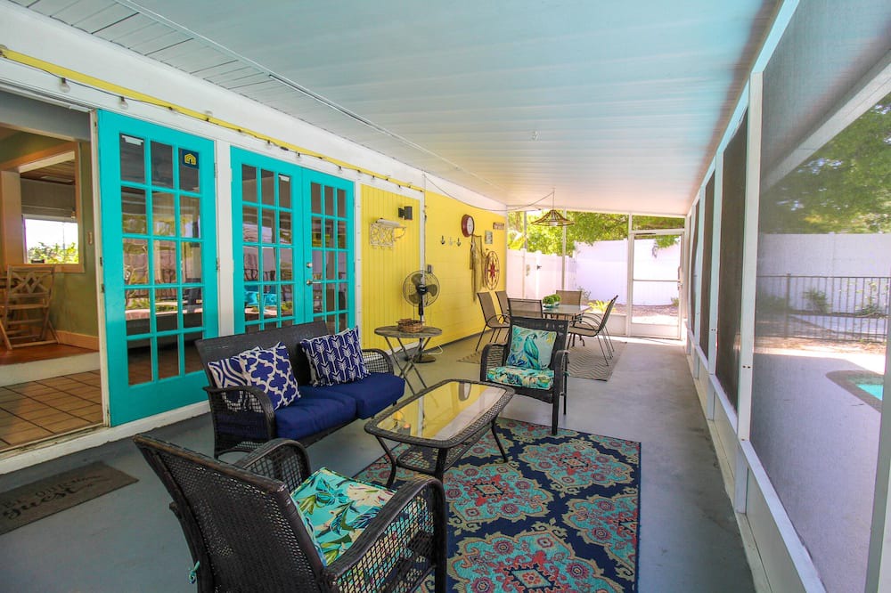 Photo of Outdoor in Harbor Hills