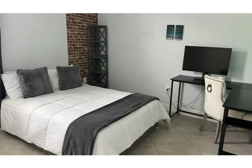 Photo of Bedroom in River Hall
