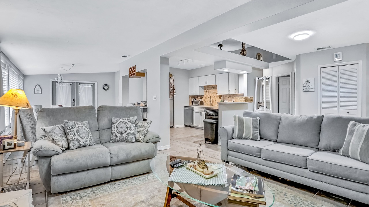 Photo of Livingroom in Greater Pinellas Point