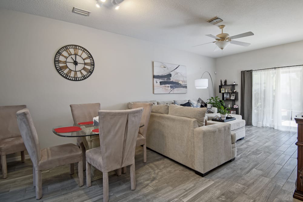 Photo of Bedroom in County Line Coalition