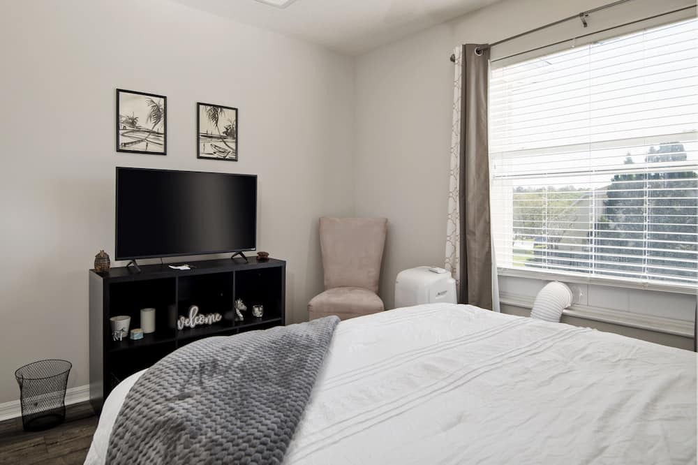 Photo of Bedroom in County Line Coalition