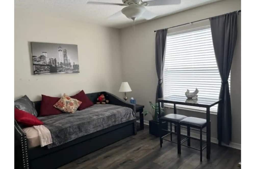 Photo of Bedroom in County Line Coalition