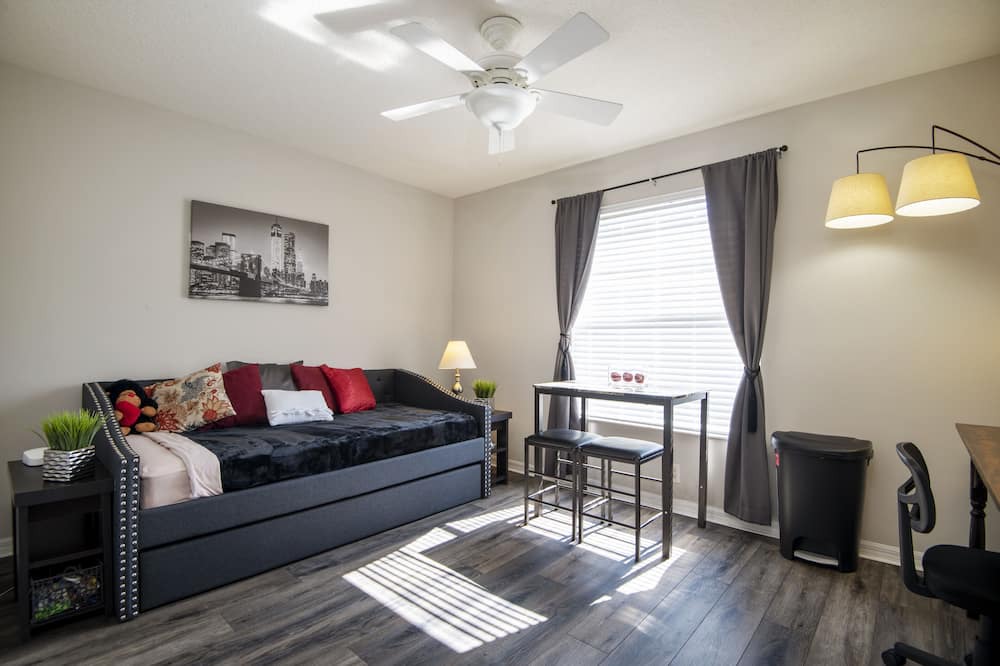 Photo of Bedroom in County Line Coalition