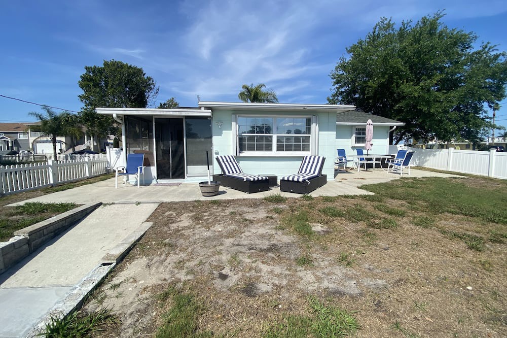 Photo of Outdoor in Hudson Beach Estates