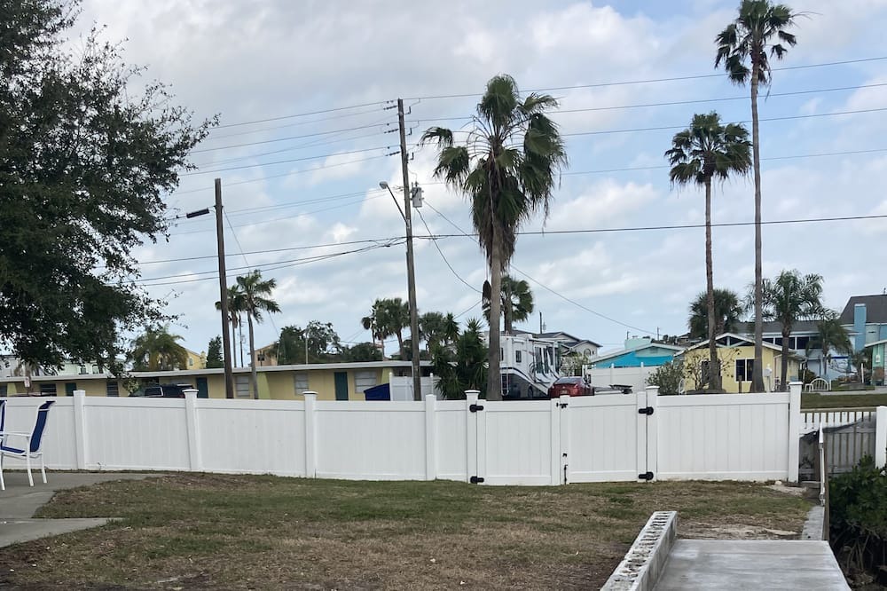 Photo of Outdoor in Hudson Beach Estates