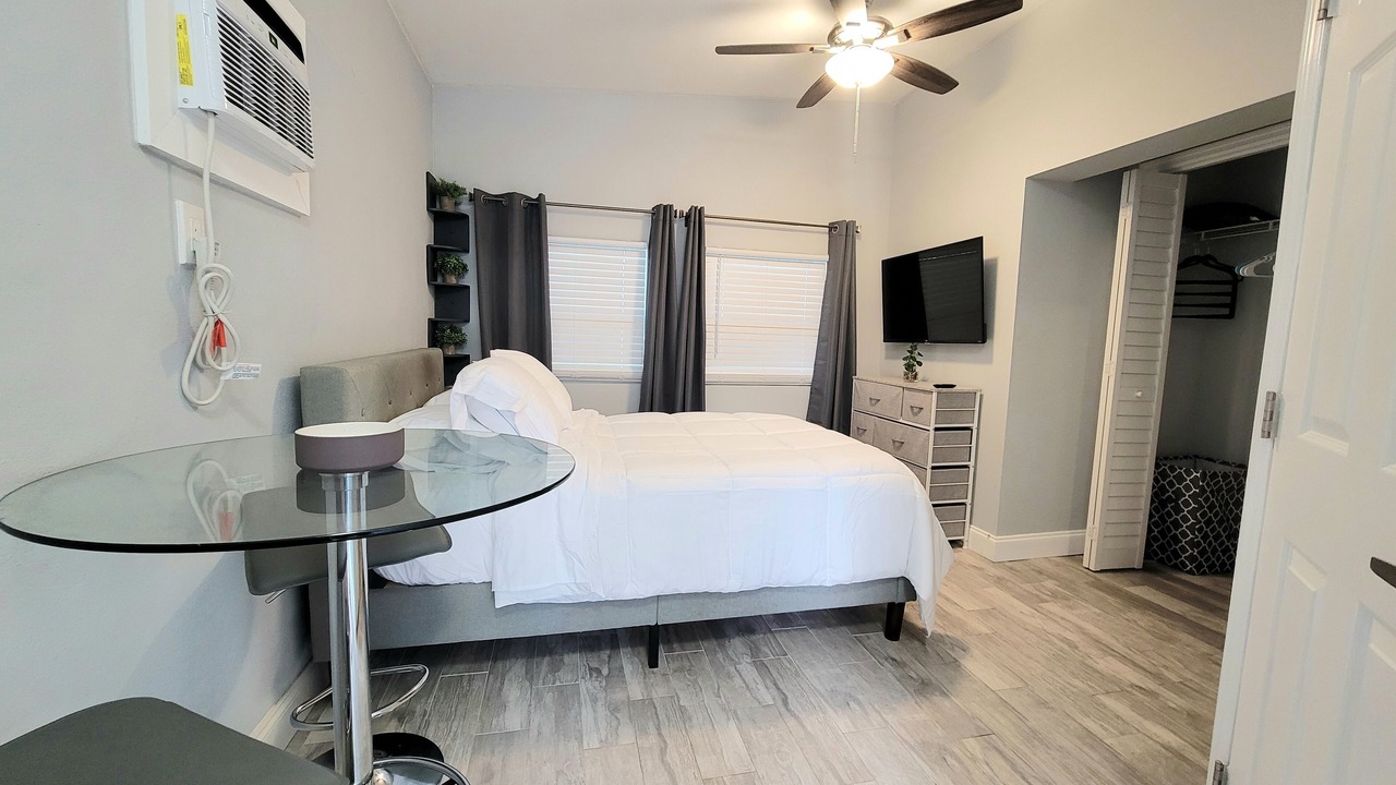 Photo of Bedroom in East Ocean Ave