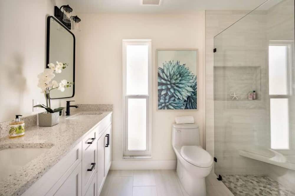 Photo of Bathroom in Sarasota Springs