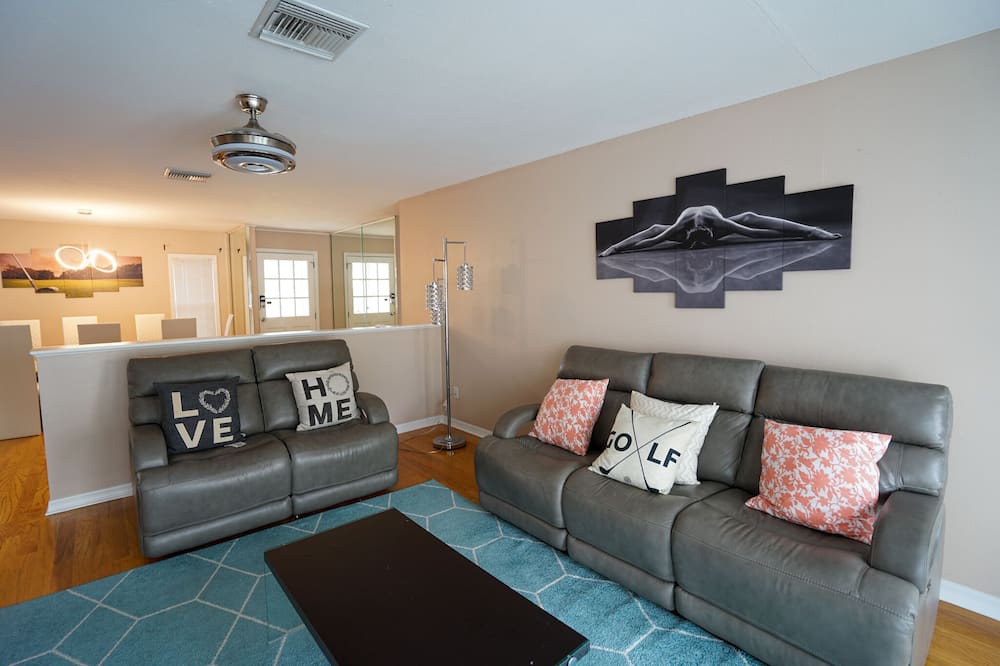 Photo of Livingroom in Clearwater
