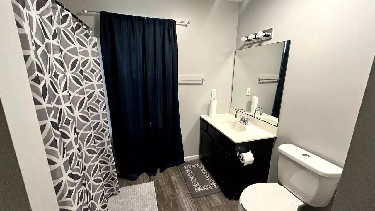 Photo of Bathroom in Huntcliff