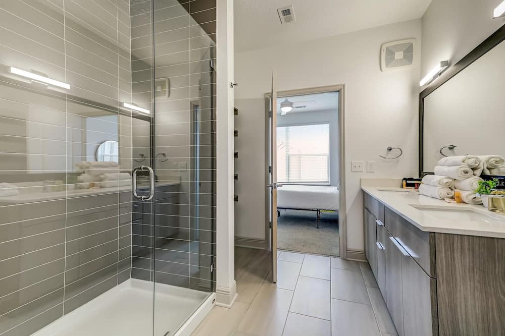 Photo of Bathroom in Deerwood