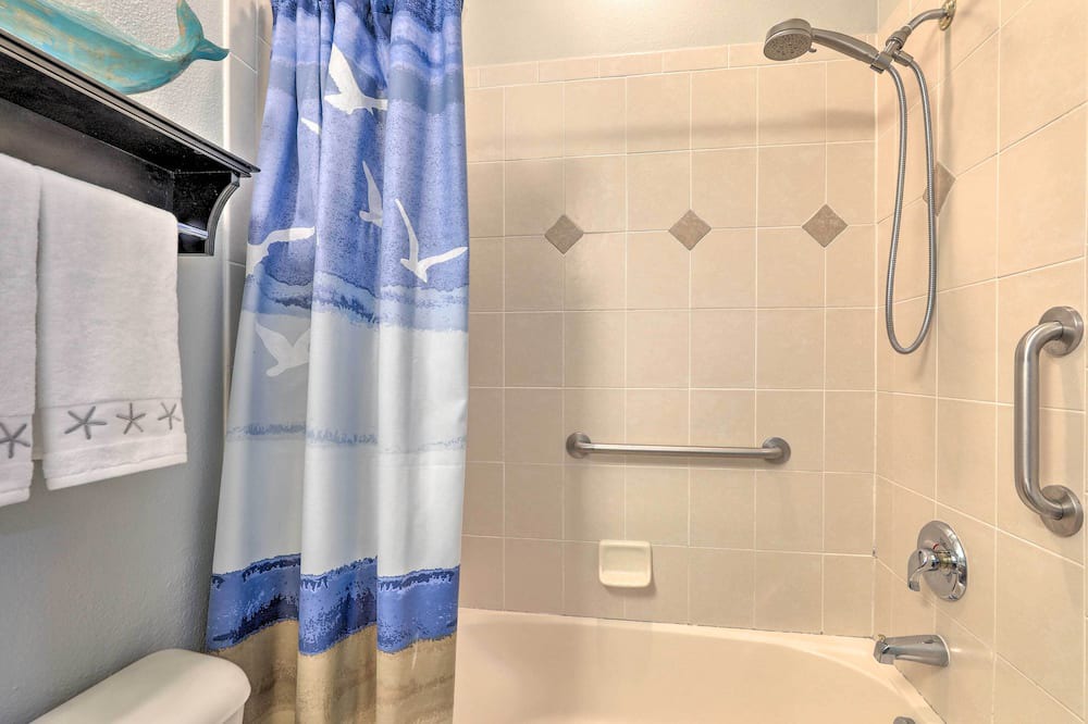 Photo of Bathroom in Bee Ridge