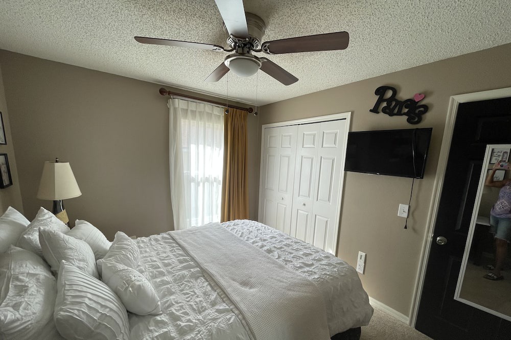 Photo of Bedroom in Florida Pines