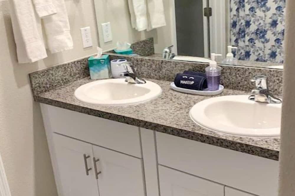 Photo of Bathroom in Fussels Corner