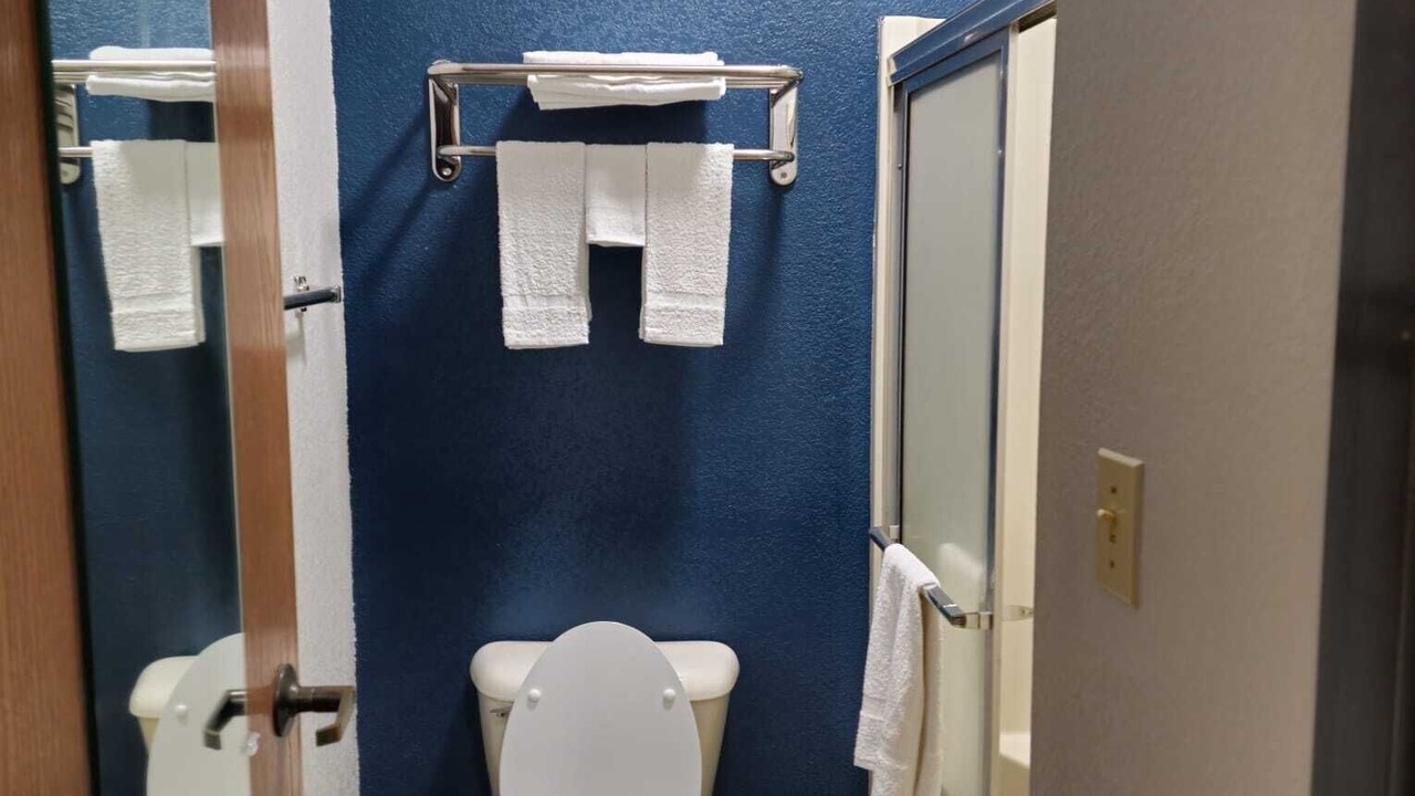 Photo of Bathroom in Barnesville