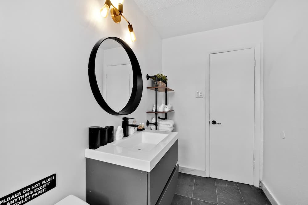 Photo of Bathroom in Boulevard Heights