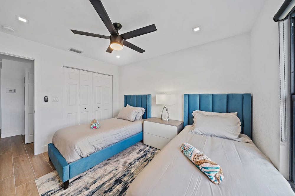 Photo of Bedroom in Greenview Shores