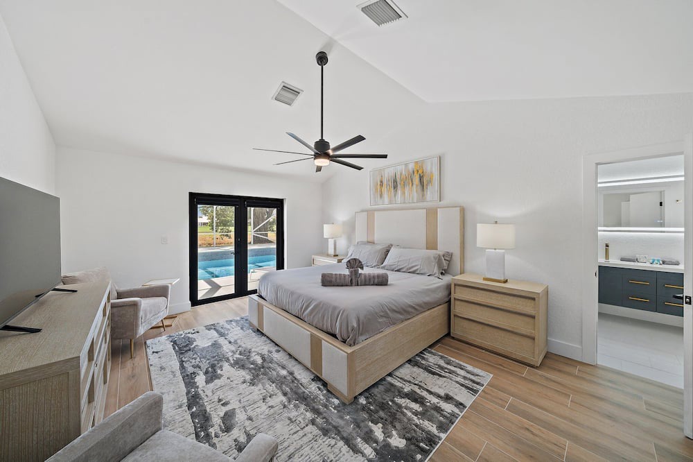 Photo of Bedroom in Greenview Shores
