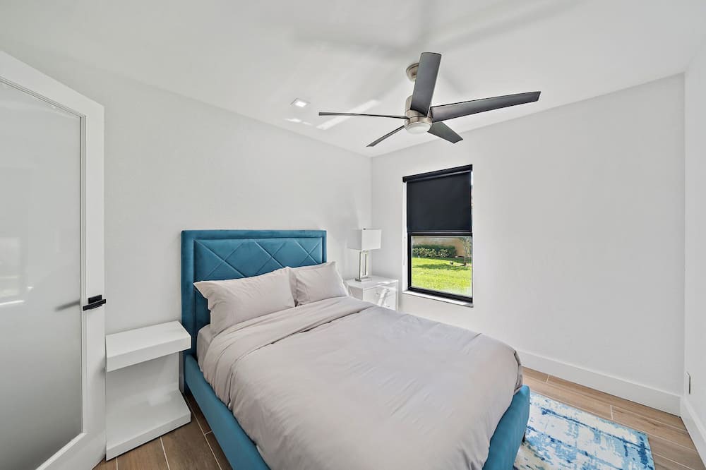 Photo of Bedroom in Greenview Shores