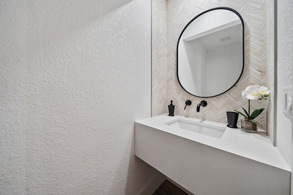 Photo of Bathroom in Greenview Shores