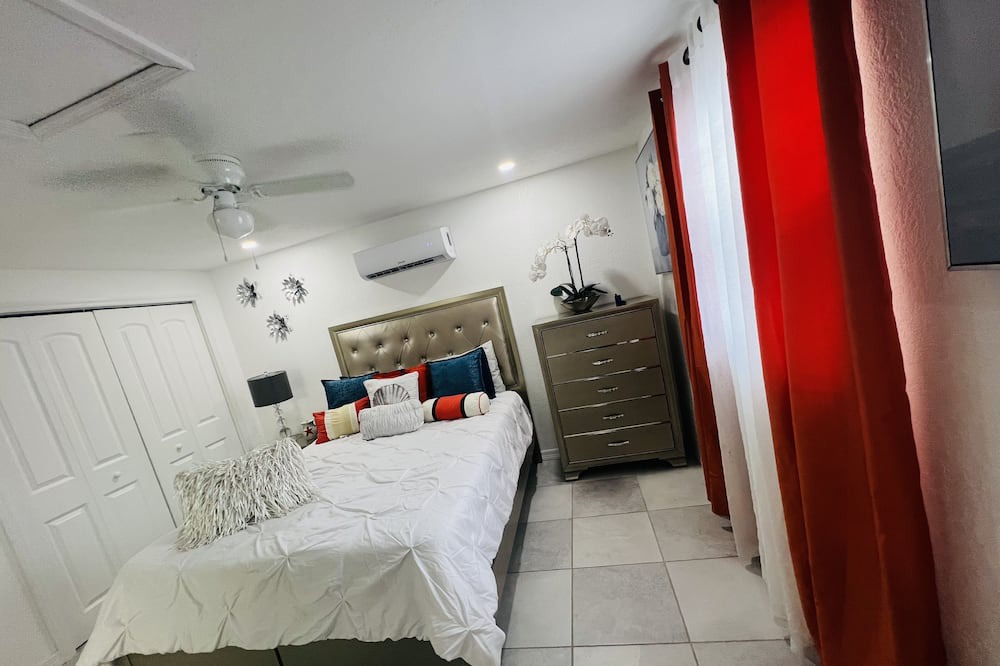 Photo of Bedroom in Tarpon Springs