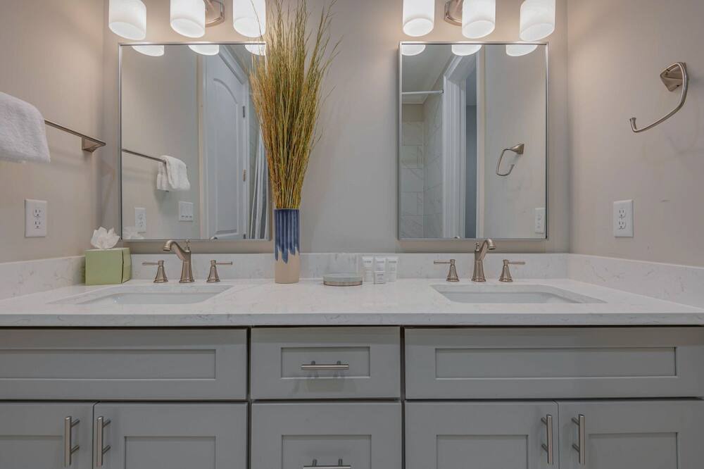 Photo of Bathroom in Baytowne Wharf