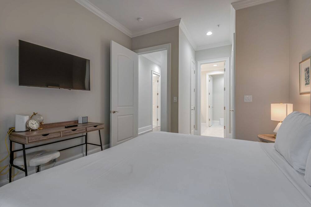Photo of Bedroom in Baytowne Wharf