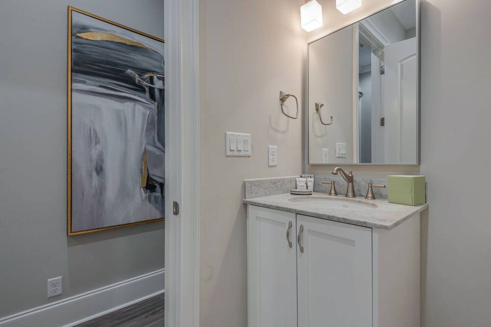 Photo of Bathroom in Baytowne Wharf