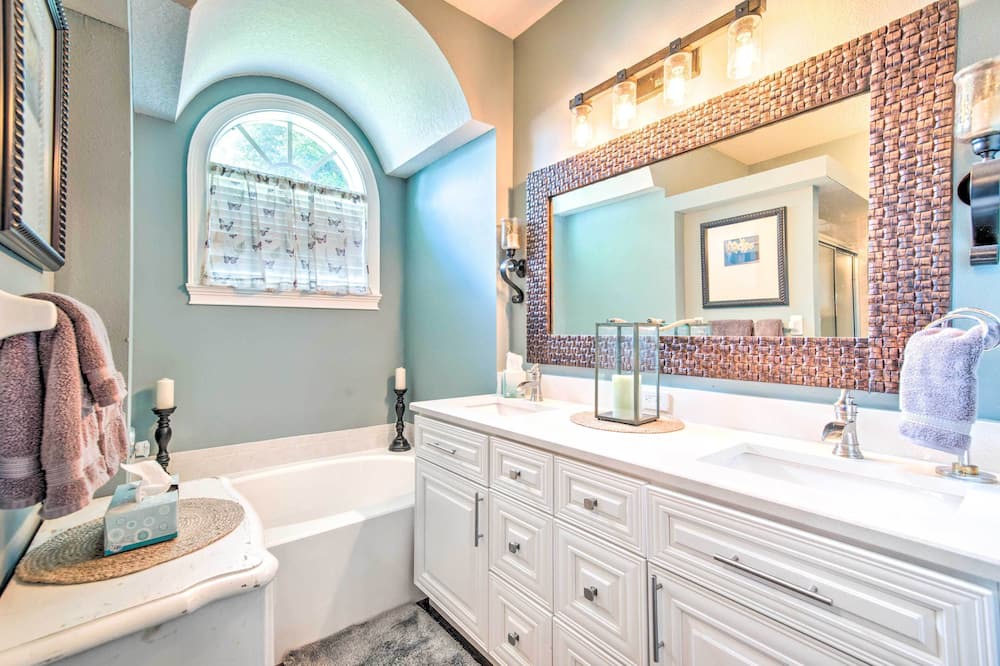 Photo of Bathroom in Brooksville