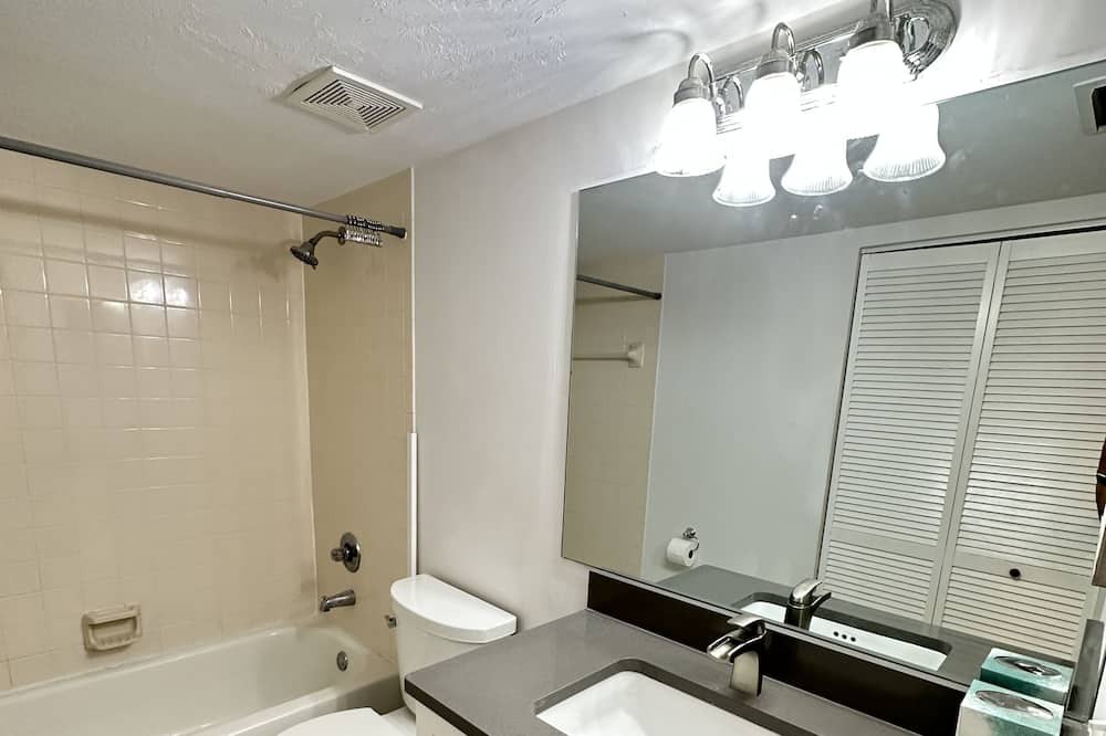Photo of Bathroom in Kings Lake