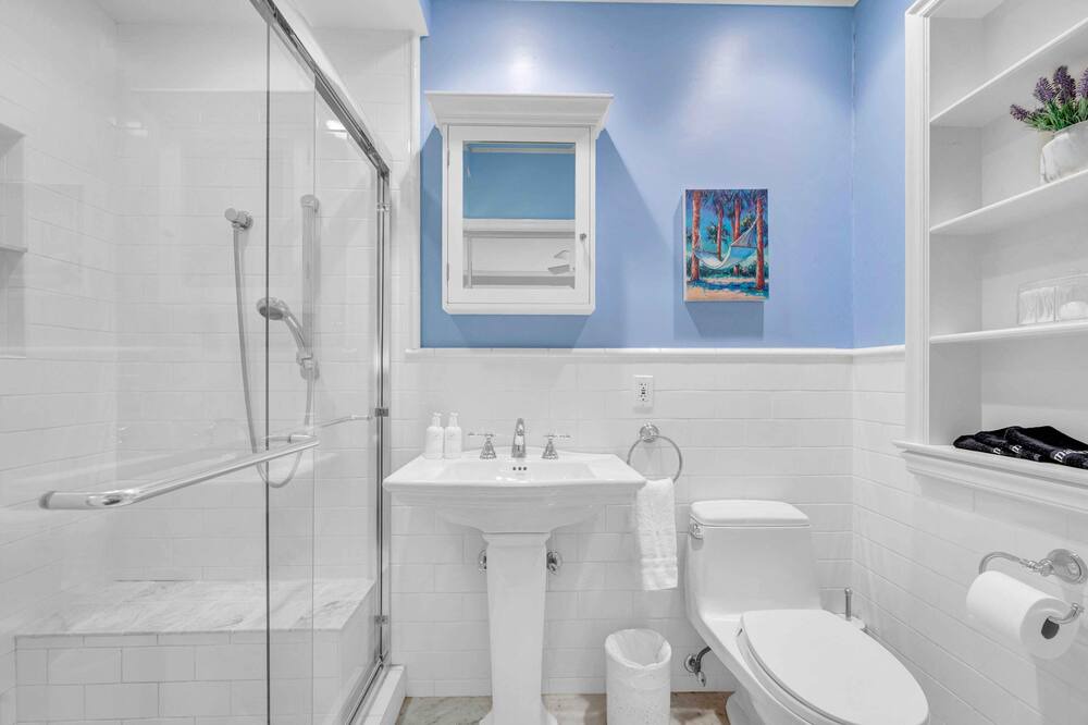 Photo of Bathroom in Harbor Beach
