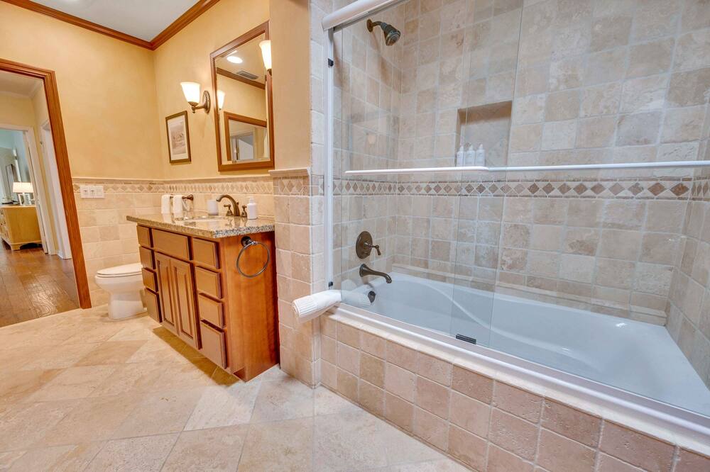 Photo of Bathroom in Harbor Beach