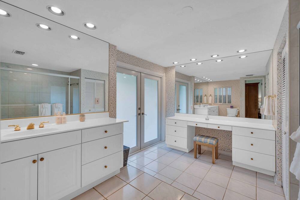 Photo of Bathroom in Harbor Beach
