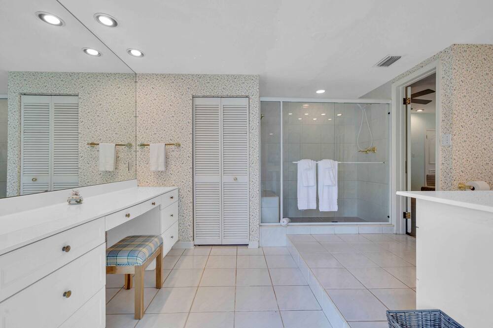 Photo of Bathroom in Harbor Beach