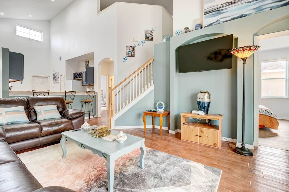 Photo of Livingroom in Westbury