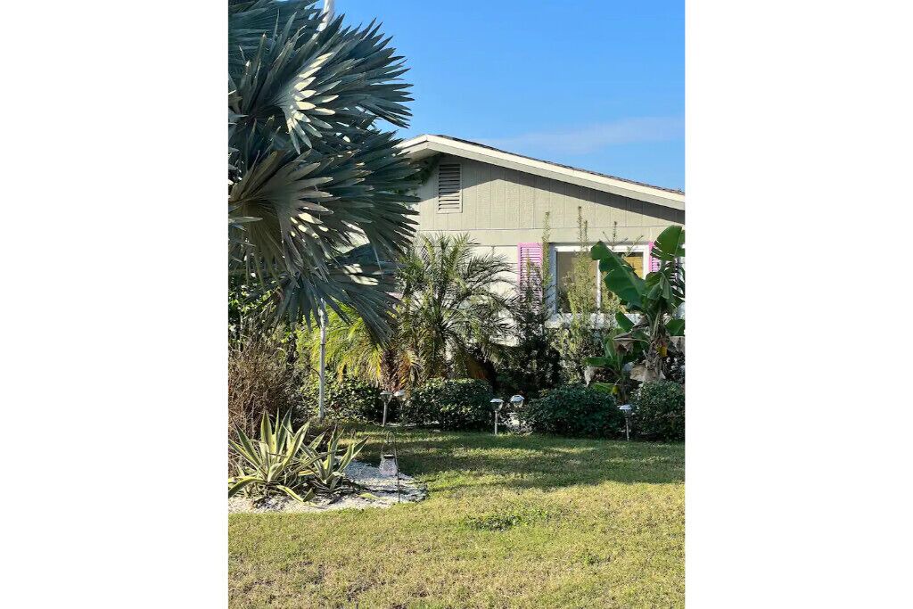 Photo of Outdoor in Embassy Hills
